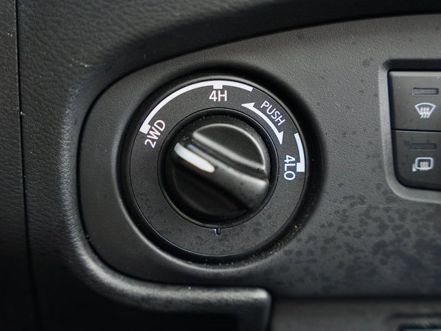 Used 2024 Nissan Frontier SL w/ Technology Package image 23