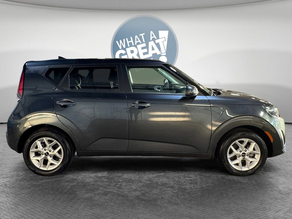 Certified 2025 Kia Soul LX w/ LX Technology Package image 2
