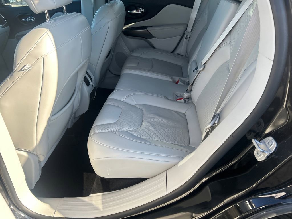 Used 2021 Jeep Cherokee Latitude Lux w/ Comfort/Convenience Group AWD/4WD image 20