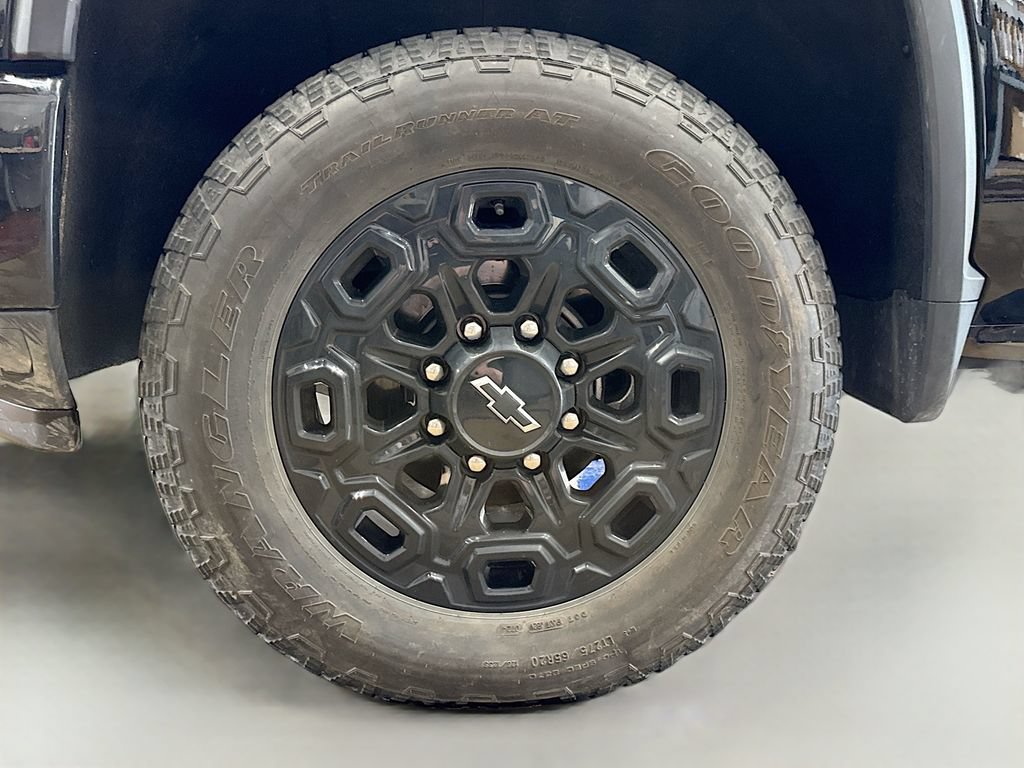 Used 2024 Chevrolet Silverado 3500 LTZ w/ LTZ Plus Package AWD/4WD image 32