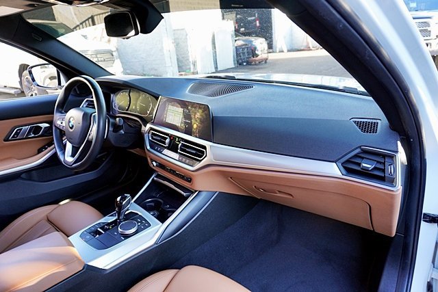 Used 2022 BMW 330i Sedan w/ Driving Assistance Package image 11