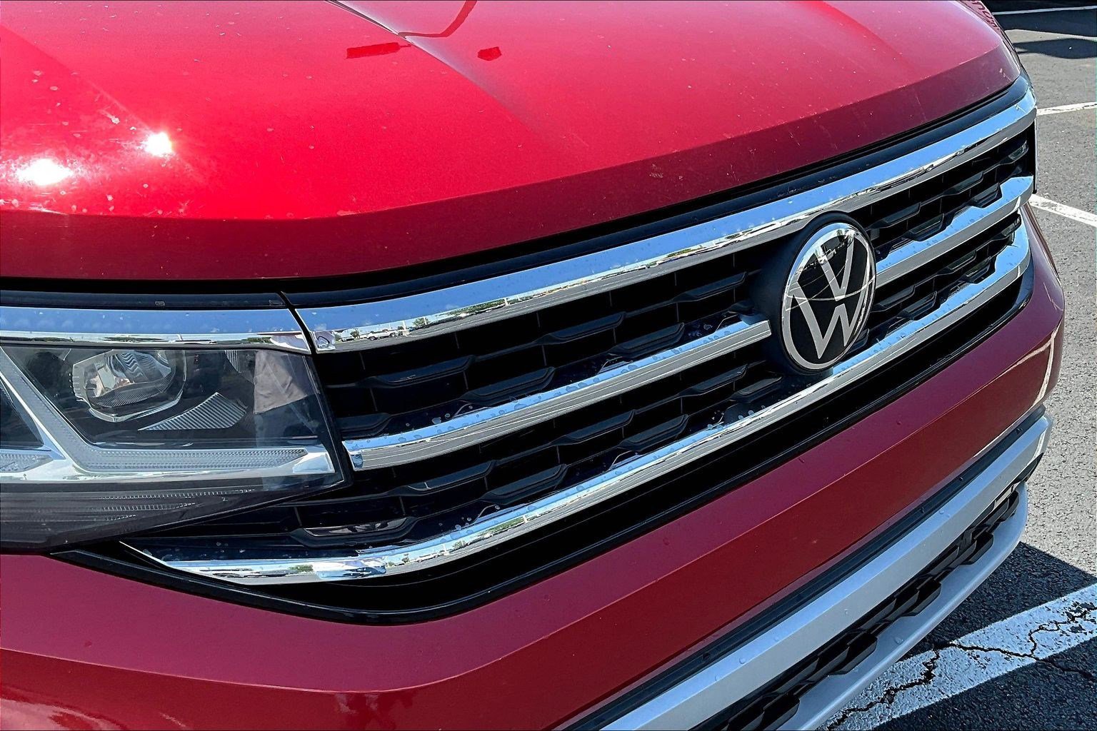 Used 2022 Volkswagen Atlas Cross Sport SE w/ Black Wheel Package AWD/4WD image 33