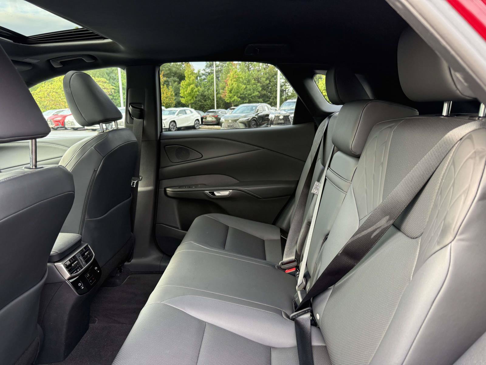 Used 2025 Lexus RX 350h AWD/4WD image 17