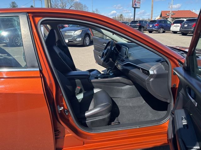 Used 2020 Nissan Altima 2.5 SR w/ Premium Package image 13