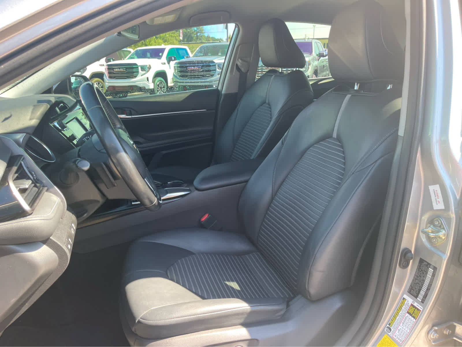 Used 2020 Toyota Camry SE FWD image 15