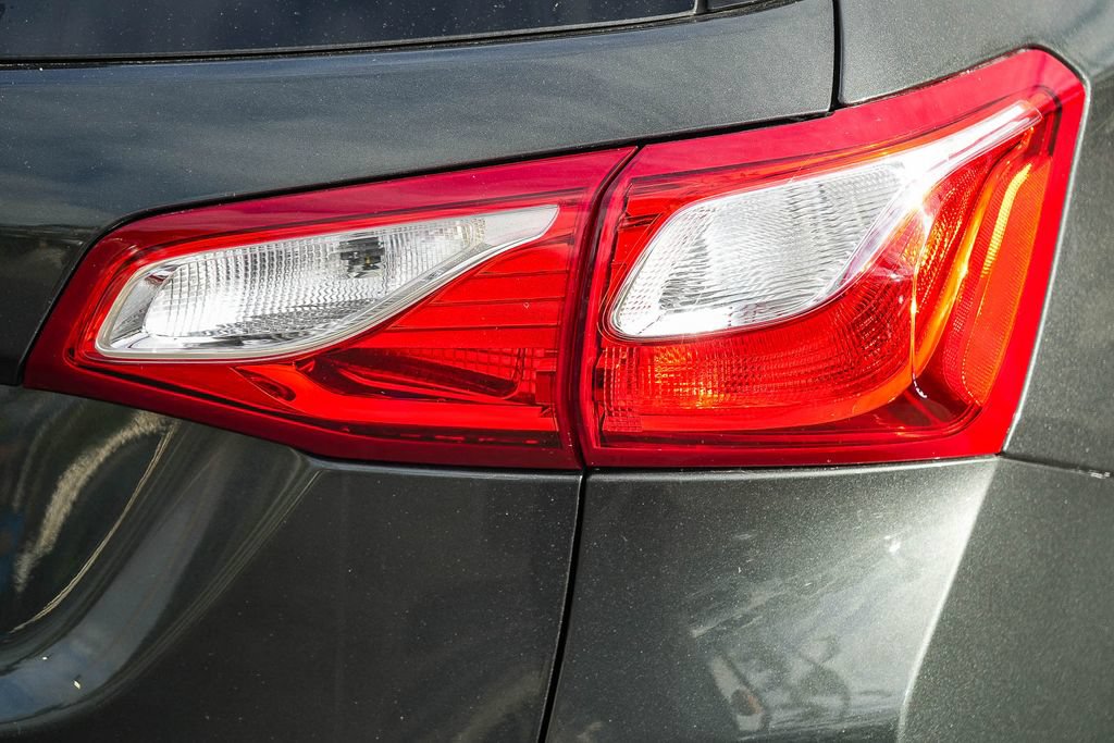Used 2020 Chevrolet Equinox LS w/ LS Convenience Package FWD image 7