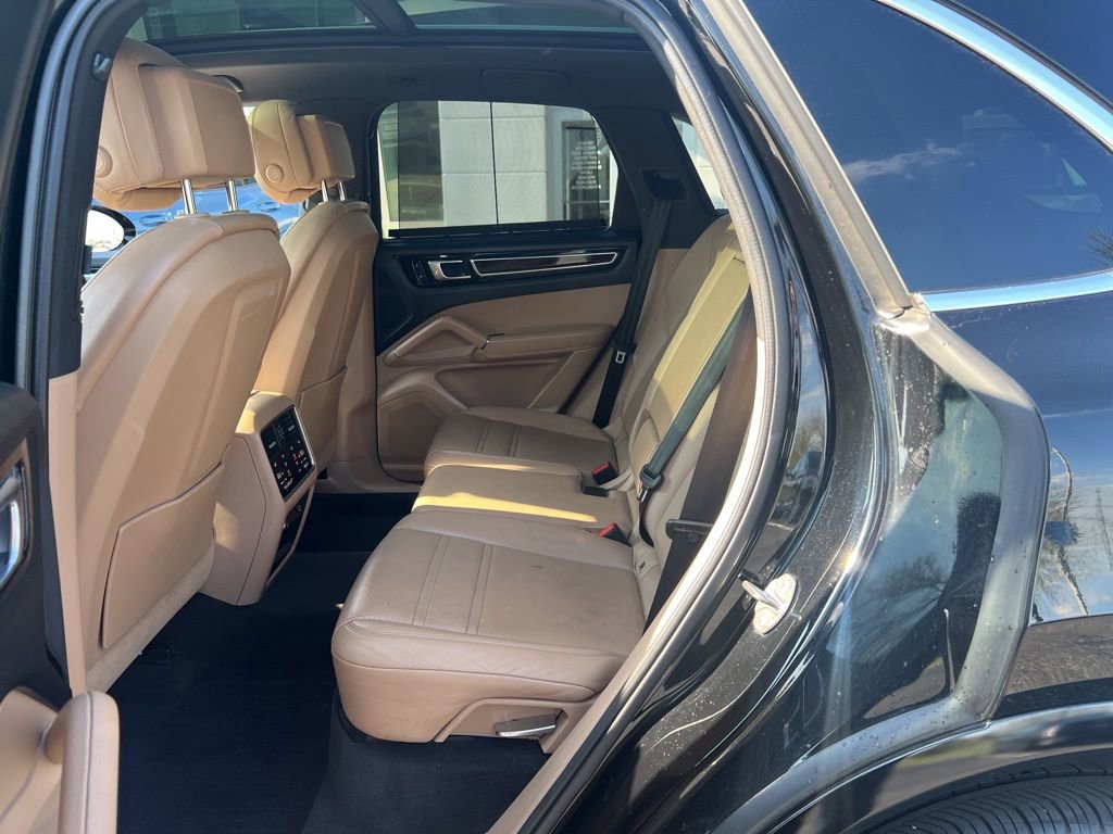 Used 2021 Porsche Cayenne AWD/4WD image 19