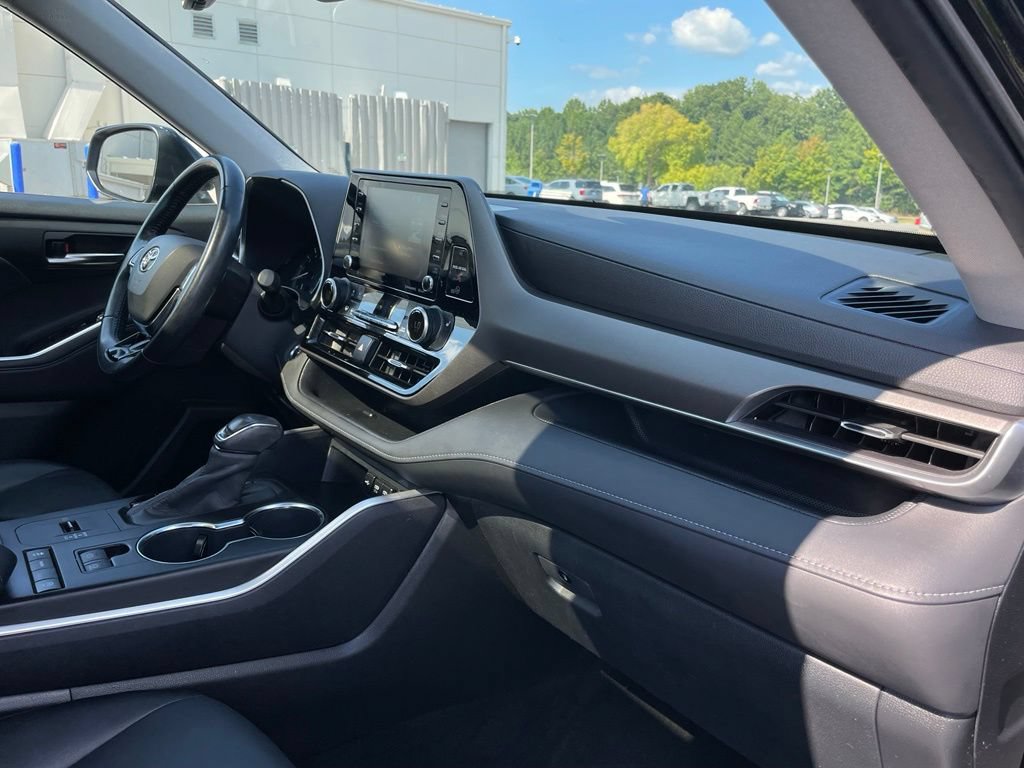 Used 2020 Toyota Highlander XLE FWD image 33