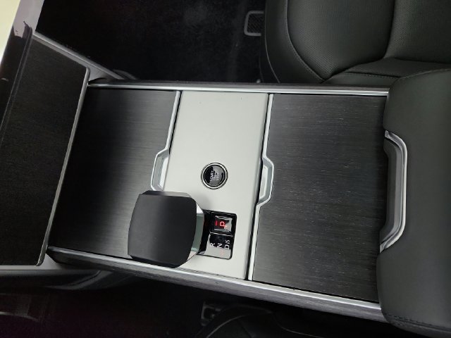 New 2026 Land Rover Range Rover Long Wheelbase SE AWD/4WD image 33