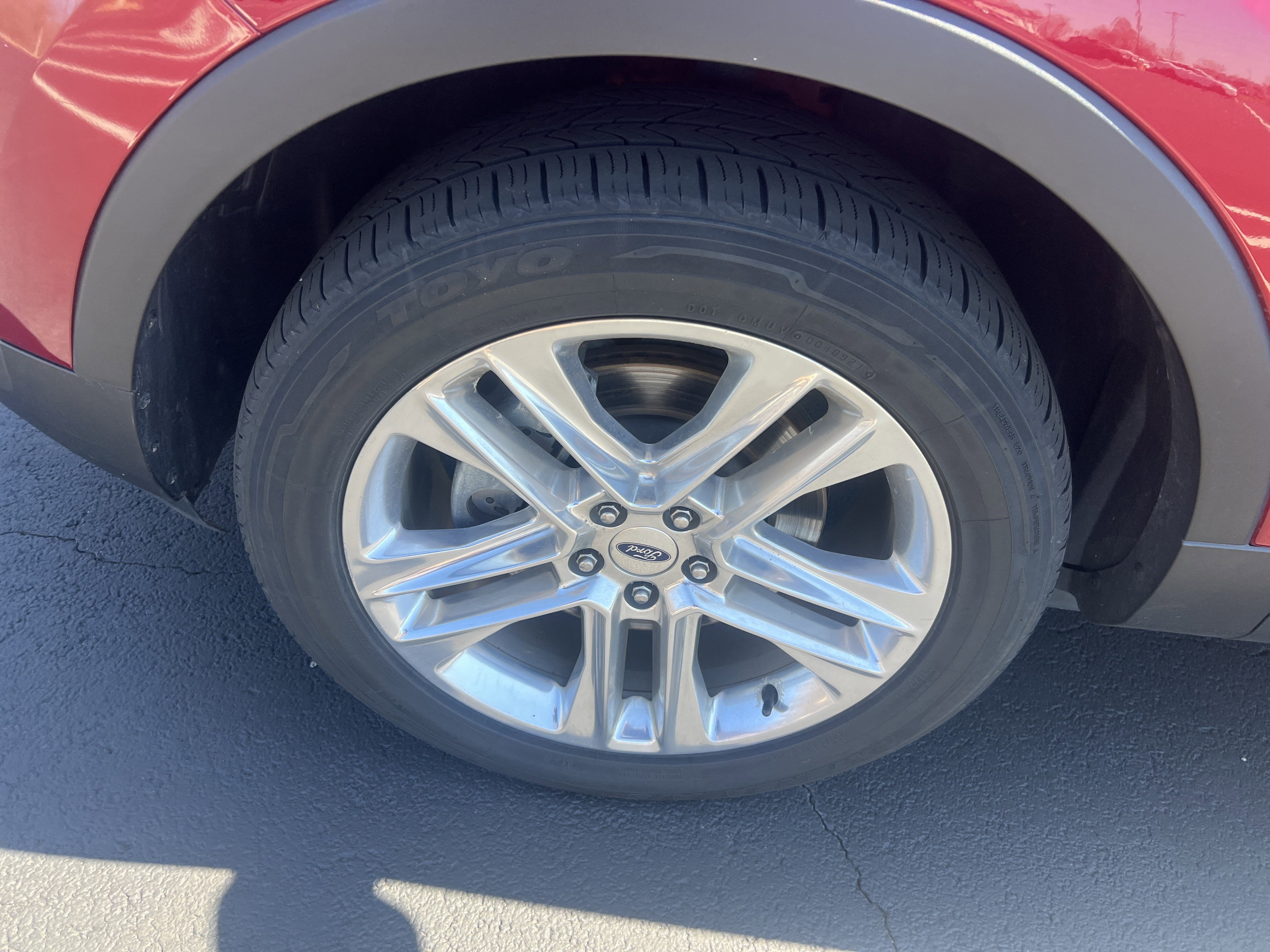 Used 2017 Ford Explorer XLT w/ Equipment Group 202A AWD/4WD image 6