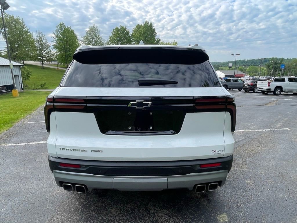 Used 2026 Chevrolet Traverse LT w/ Sun and Wheel Package AWD/4WD image 4