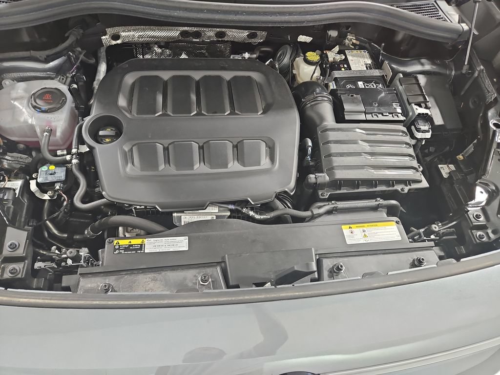Certified 2025 Volkswagen Tiguan SE R-Line AWD/4WD image 21