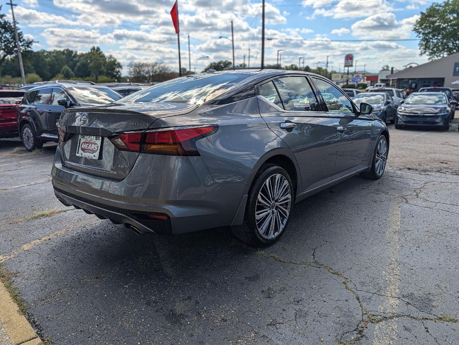 Used 2024 Nissan Altima 2.5 SL AWD/4WD image 14