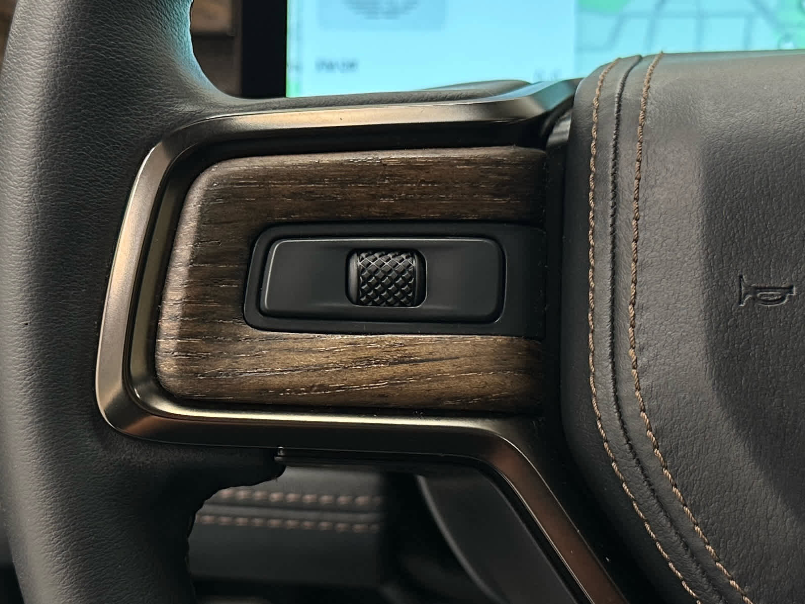 Used 2025 Rivian R1T Premium image 25