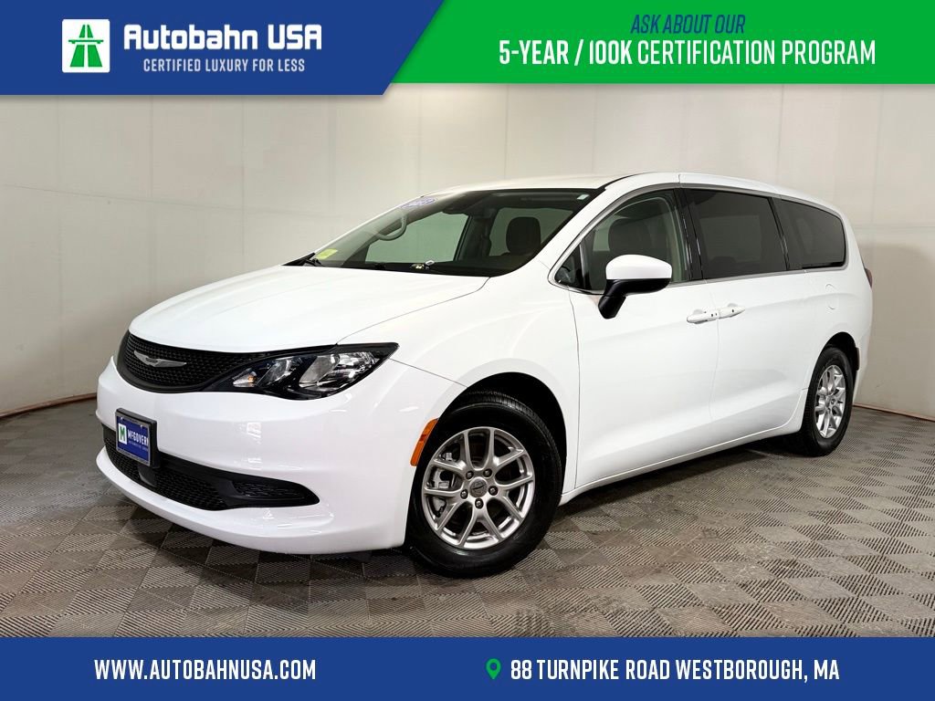 Used 2023 Chrysler Voyager LX image 1