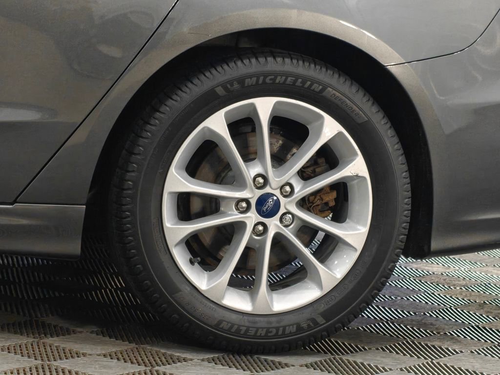 Used 2020 Ford Fusion SE image 48