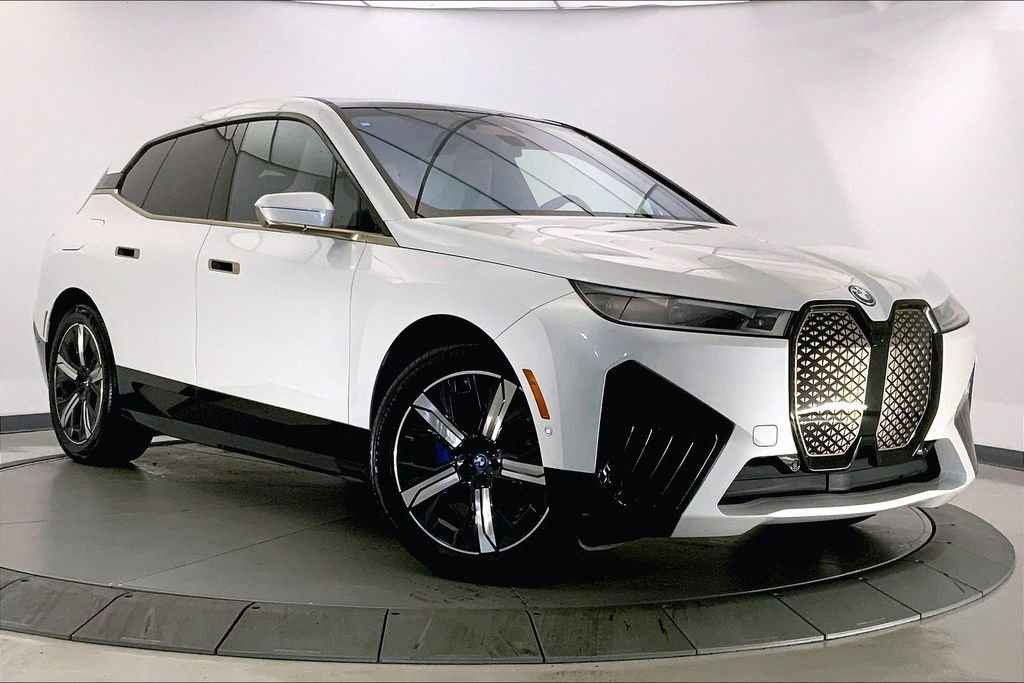 Certified 2023 BMW iX xDrive50 w/ Premium Package AWD/4WD image 31