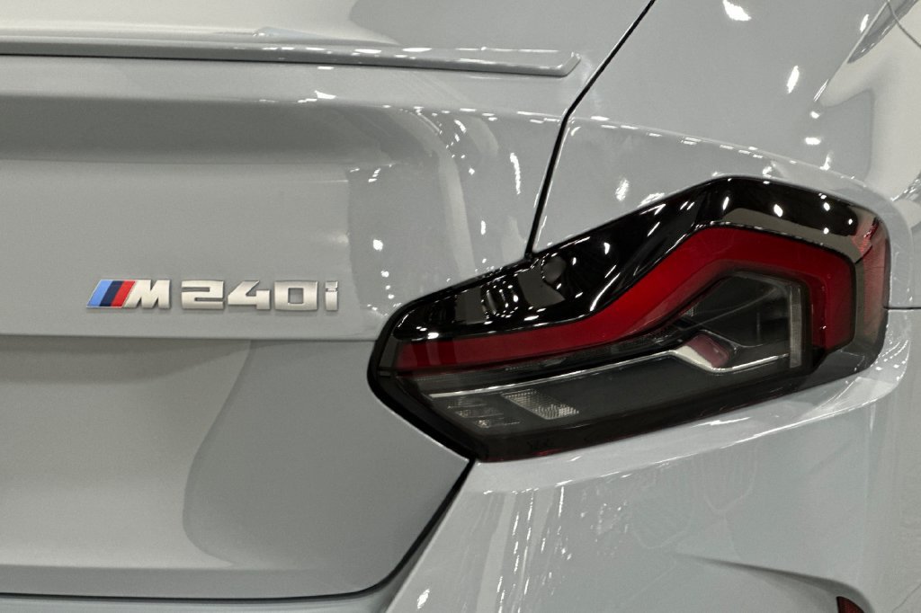 Used 2025 BMW M240i Coupe w/ Premium Package RWD image 32