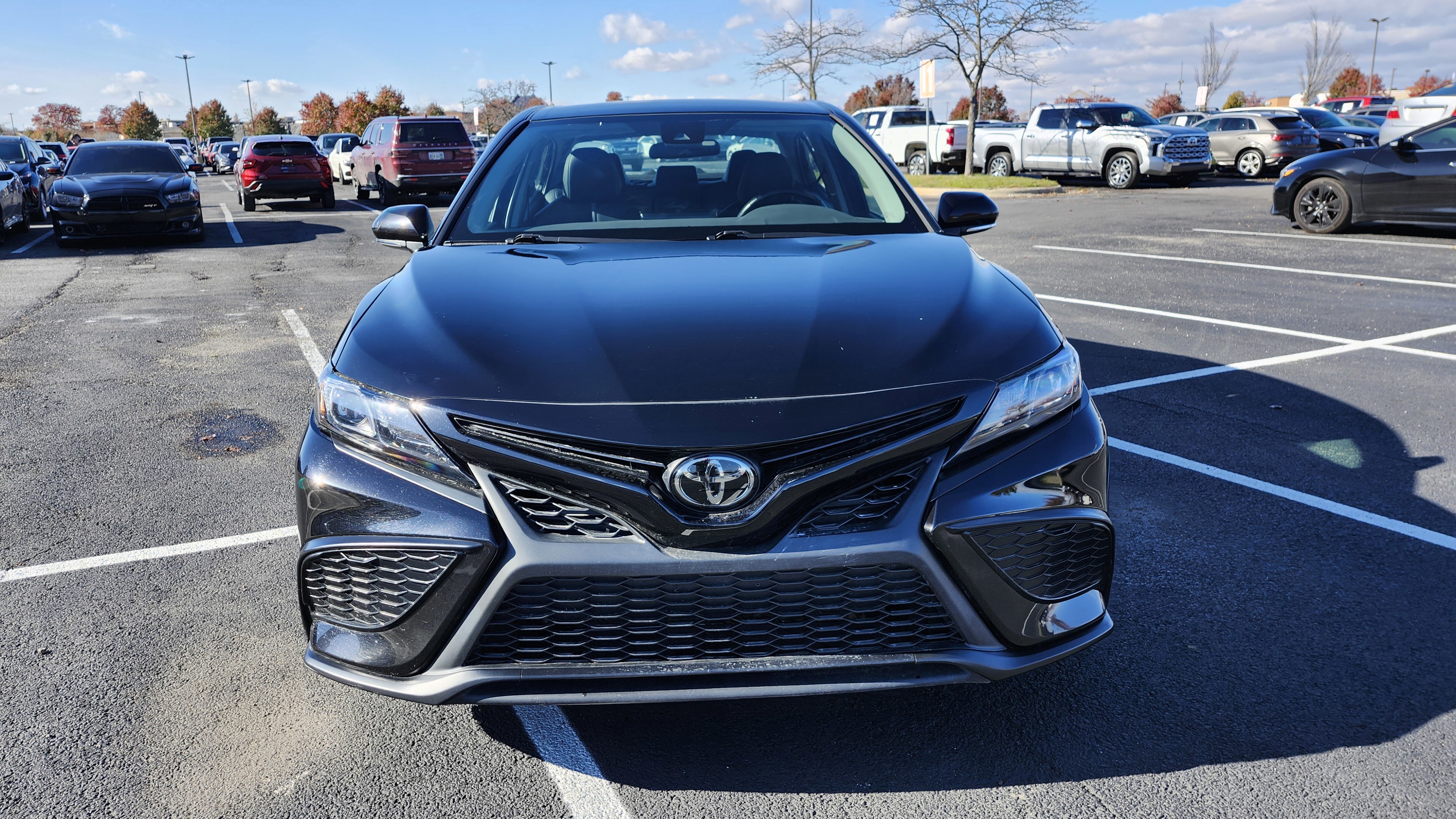 Used 2023 Toyota Camry SE image 2