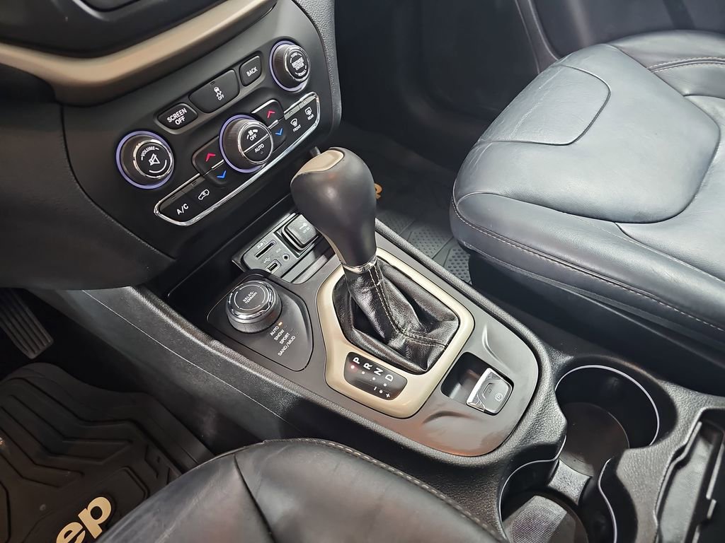 Used 2016 Jeep Cherokee Limited AWD/4WD image 30