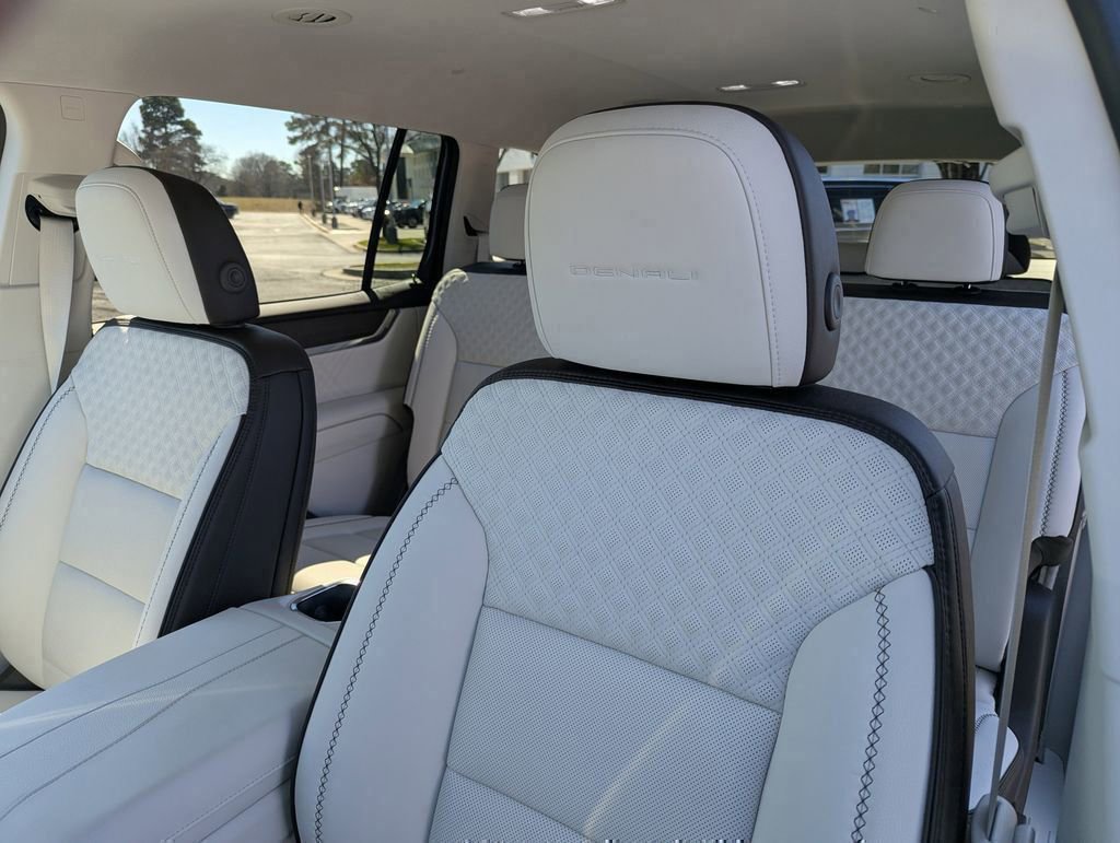 Used 2025 GMC Acadia Denali w/ LPO, Floor Liner Package FWD image 14