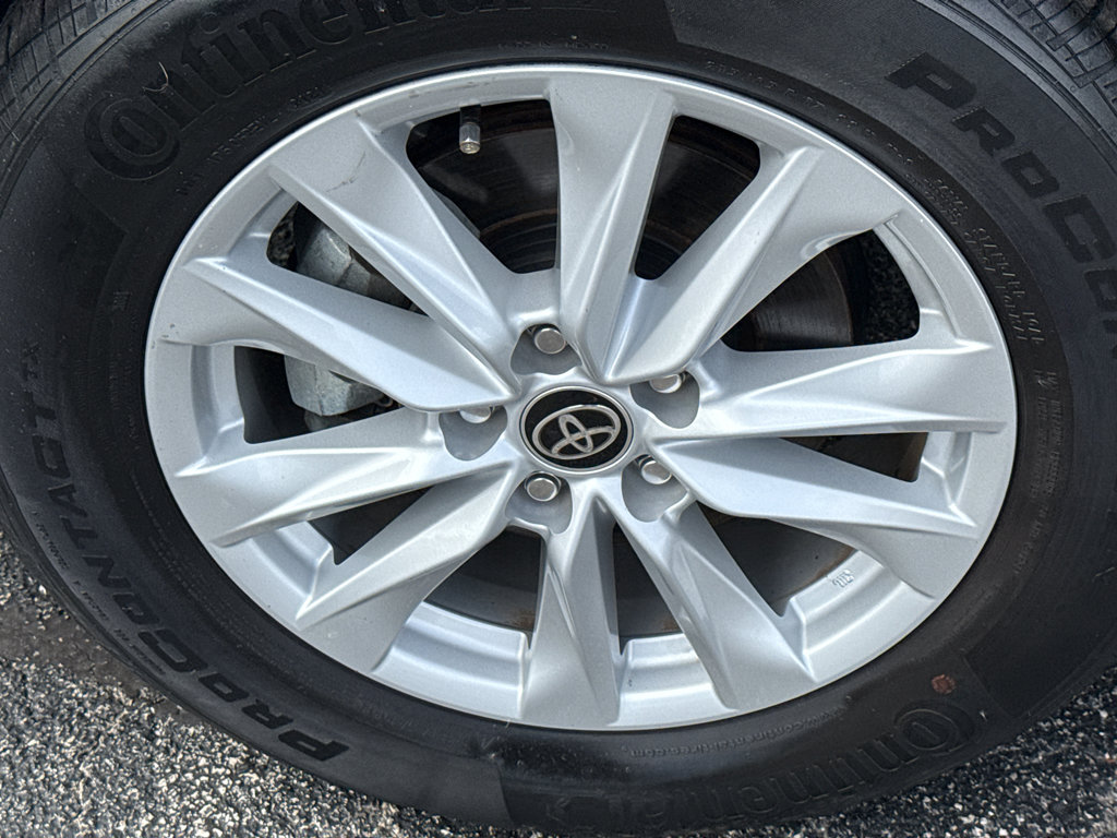 Used 2022 Toyota Corolla Cross LE image 10