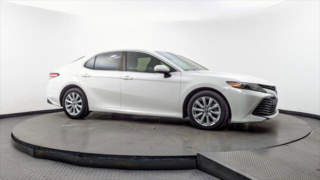 Used 2018 Toyota Camry LE image 11