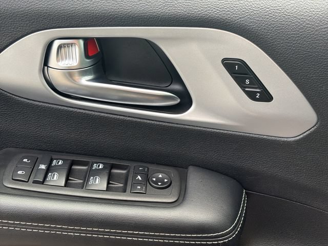 Used 2025 Chrysler Pacifica Limited FWD image 14