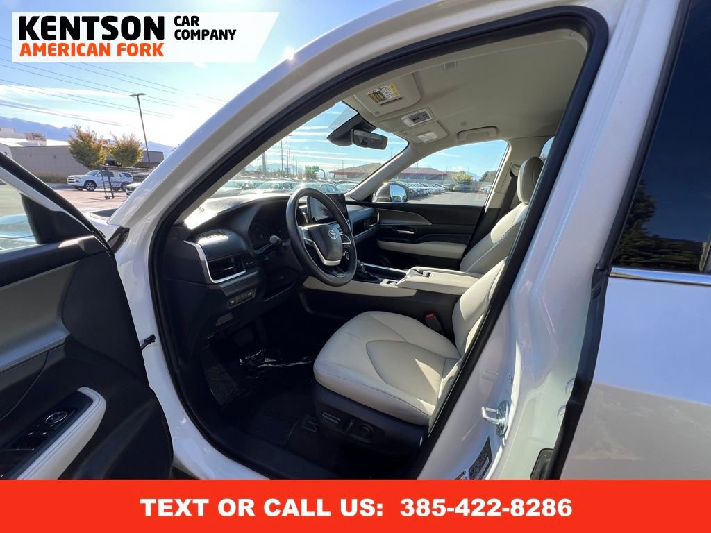 Used 2025 Toyota Grand Highlander AWD image 13