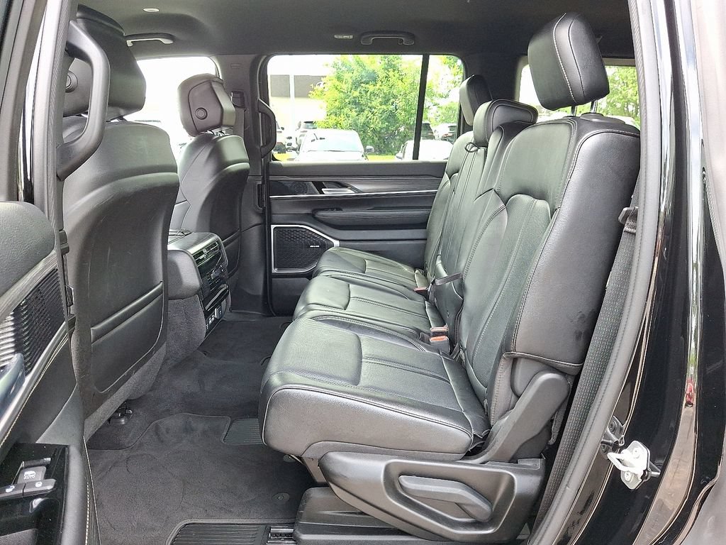 Certified 2024 Jeep Wagoneer Series II w/ Flexible Seating Group AWD/4WD image 11