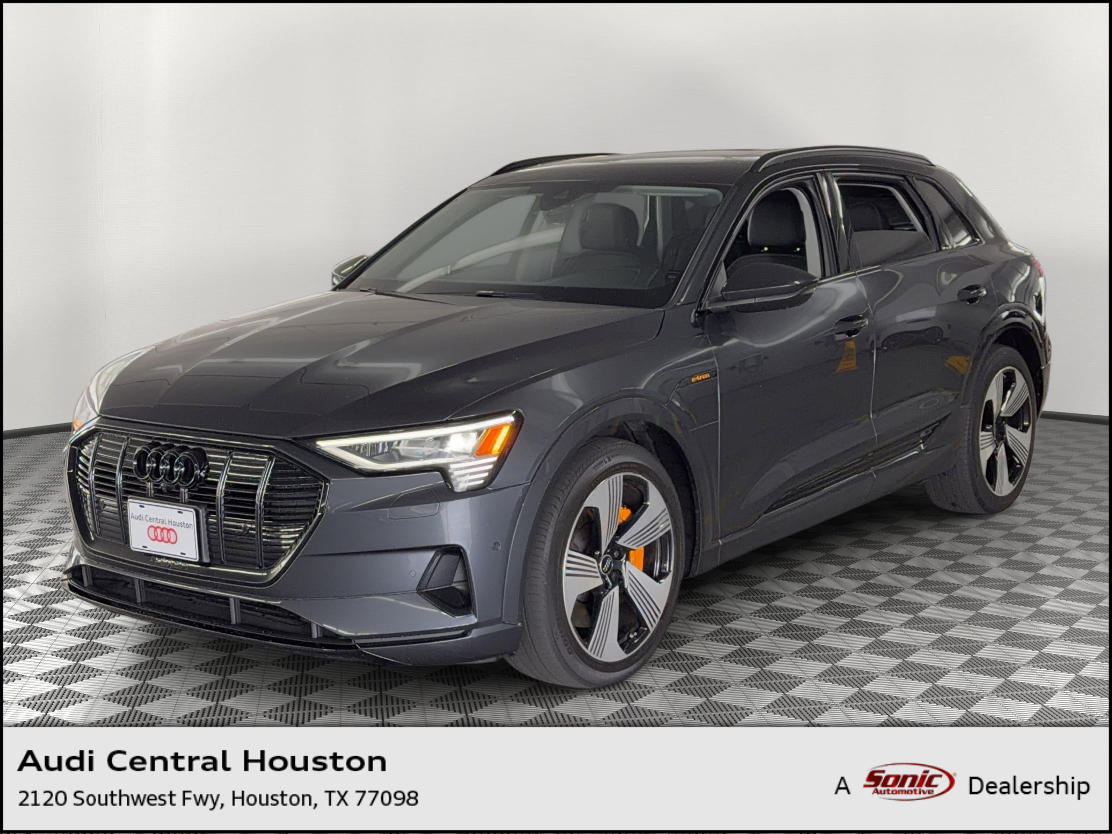 Used 2023 Audi e-tron Premium Plus w/ Premium Plus Package image 1