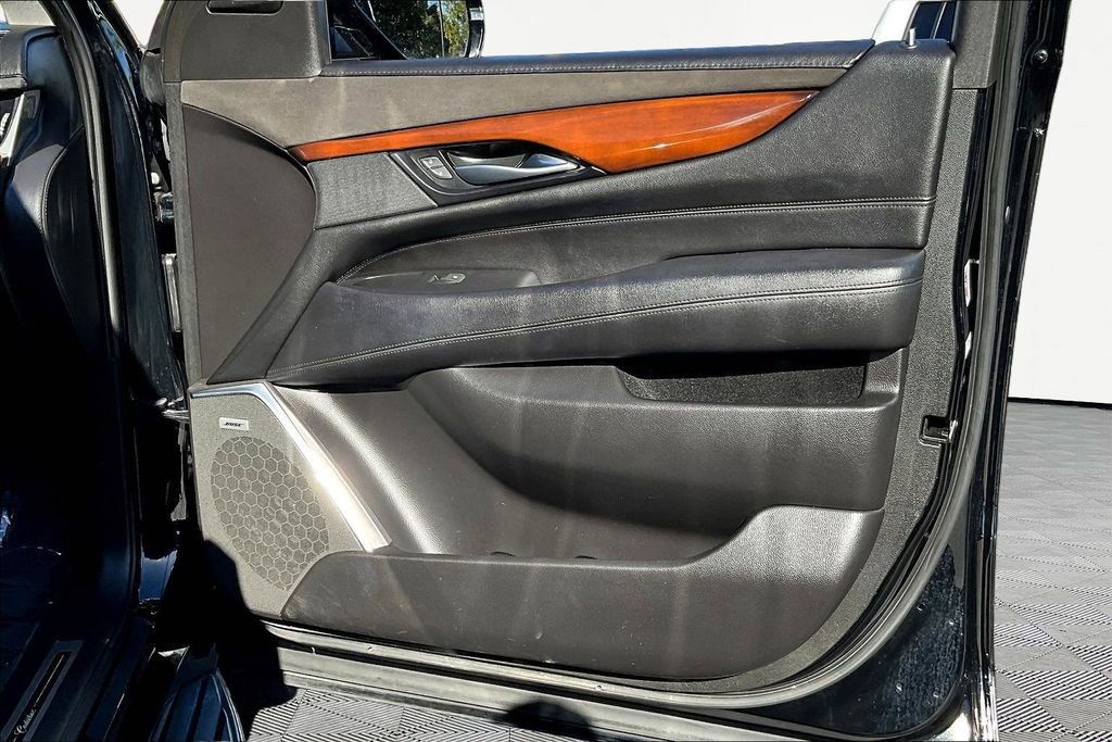Used 2018 Cadillac Escalade Luxury image 29