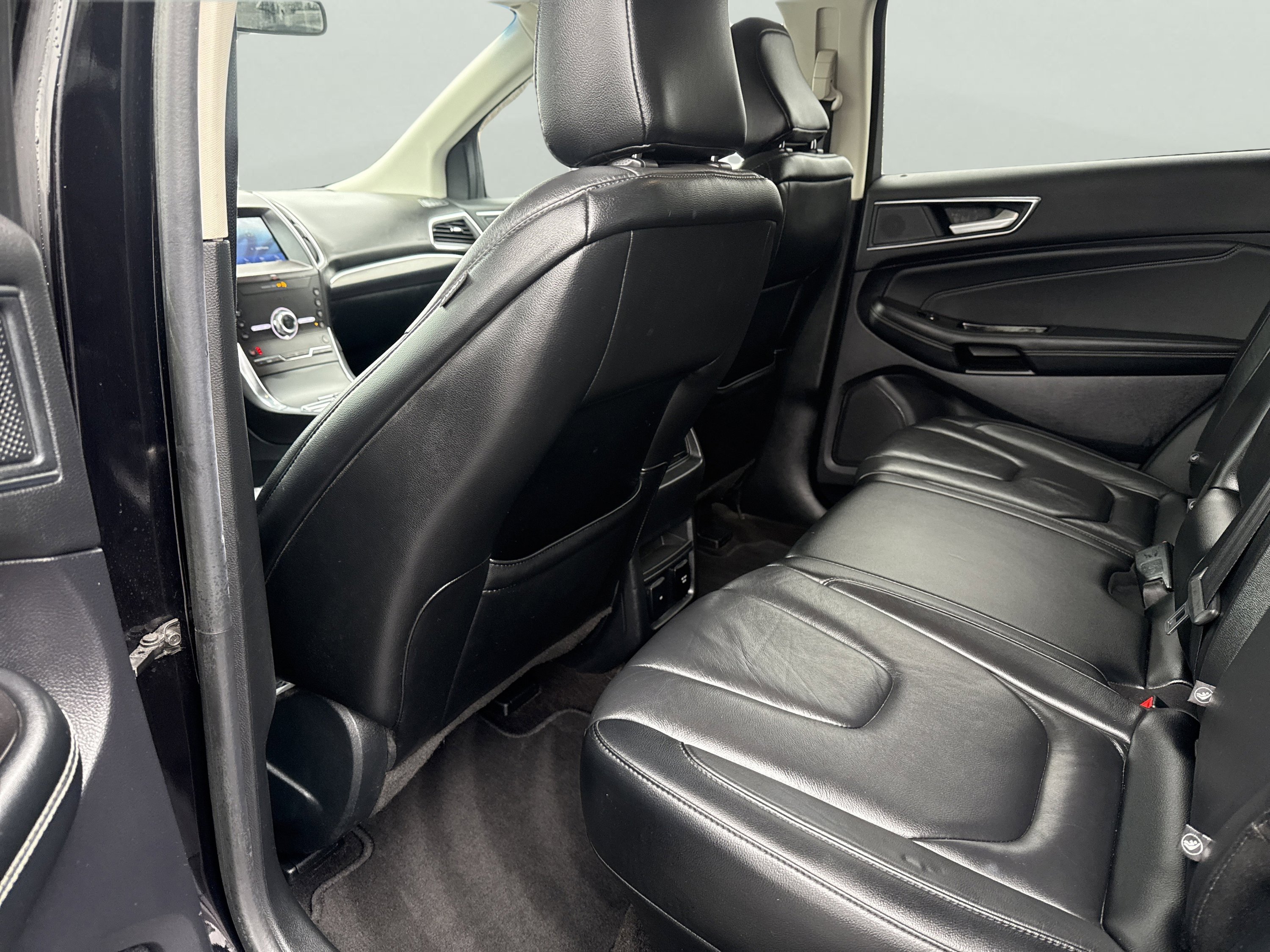 Used 2020 Ford Edge Titanium image 12