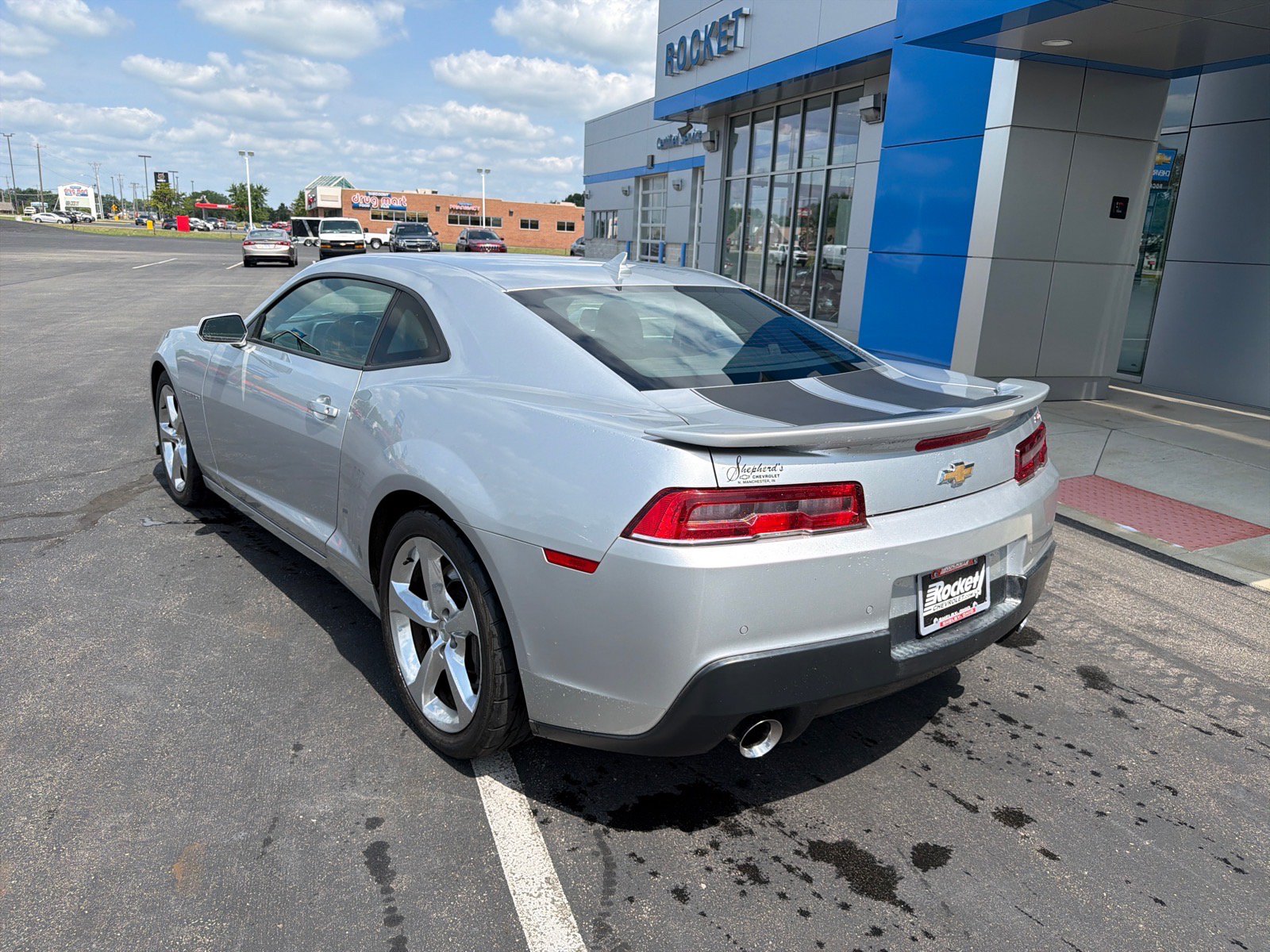 Used 2014 Chevrolet Camaro SS w/ RS Package RWD image 2