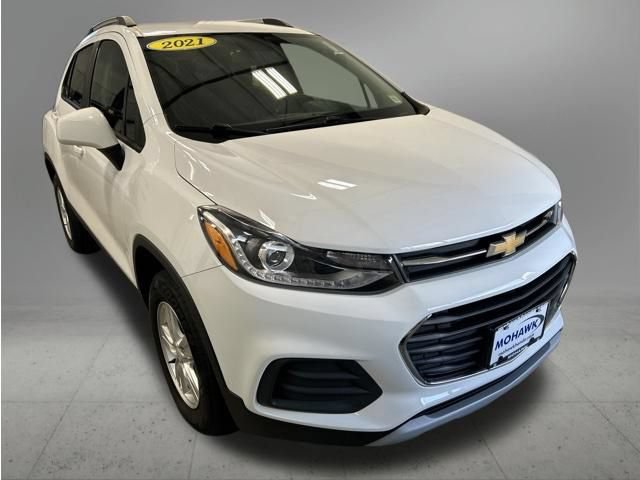 Used 2021 Chevrolet Trax LT w/ LT Convenience Package AWD/4WD image 8
