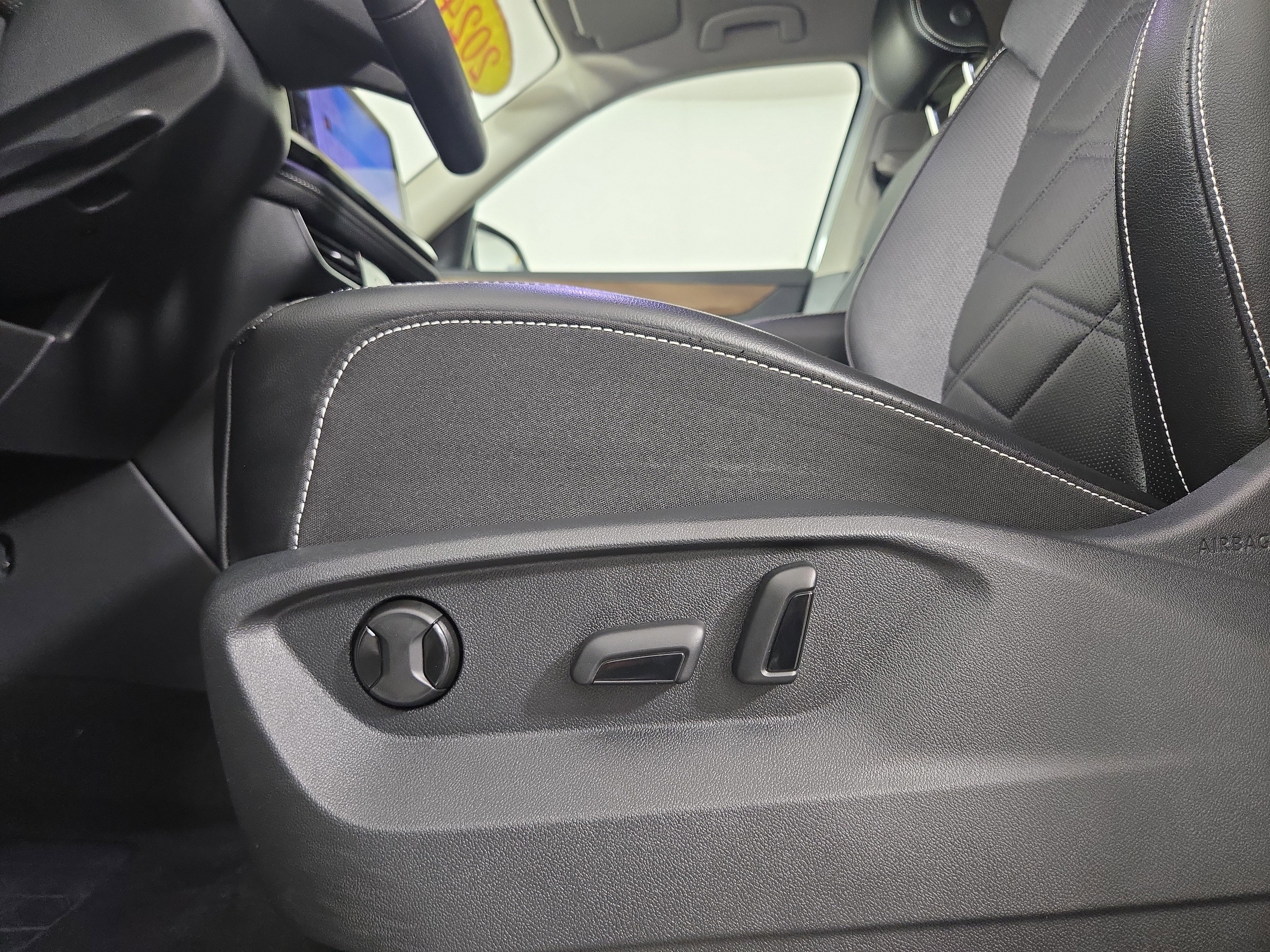 Used 2024 Volkswagen Atlas SE image 30