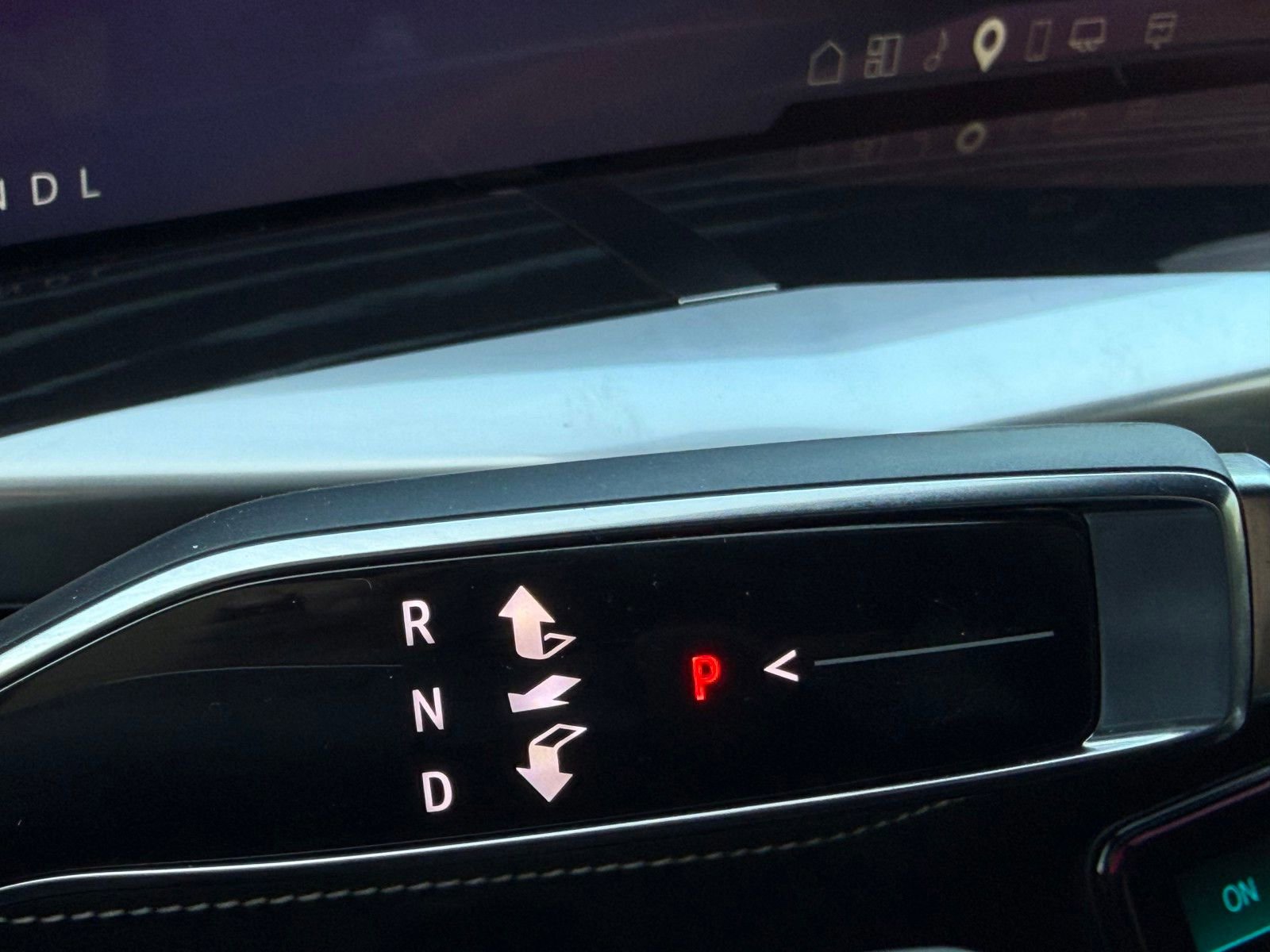 Used 2025 Cadillac Escalade ESV Sport w/ Touring Package image 14