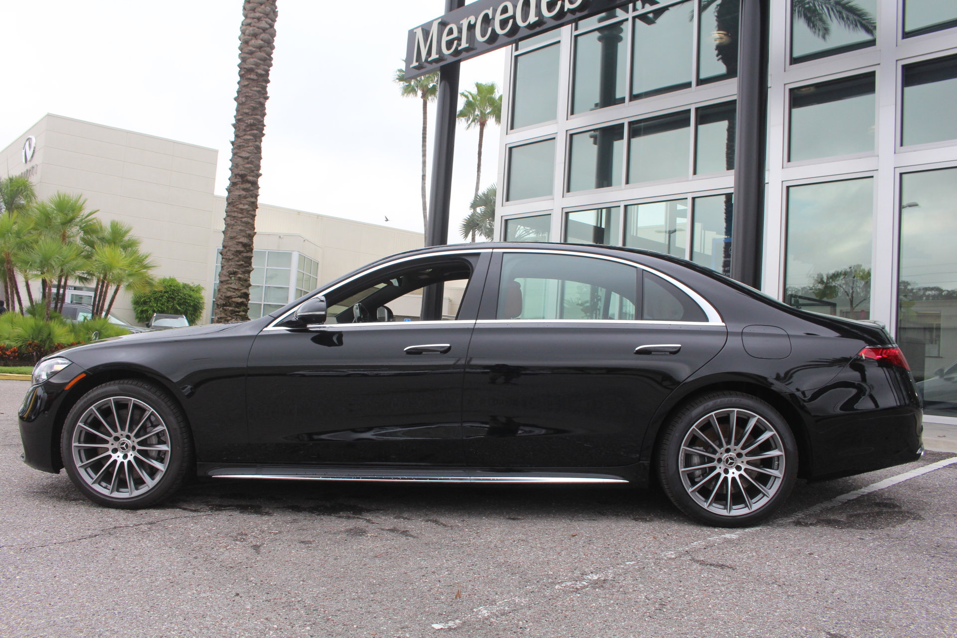 New 2026 Mercedes-Benz S 580e 4MATIC Sedan image 3