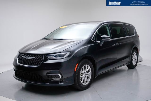 Used 2023 Chrysler Pacifica Touring-L image 1