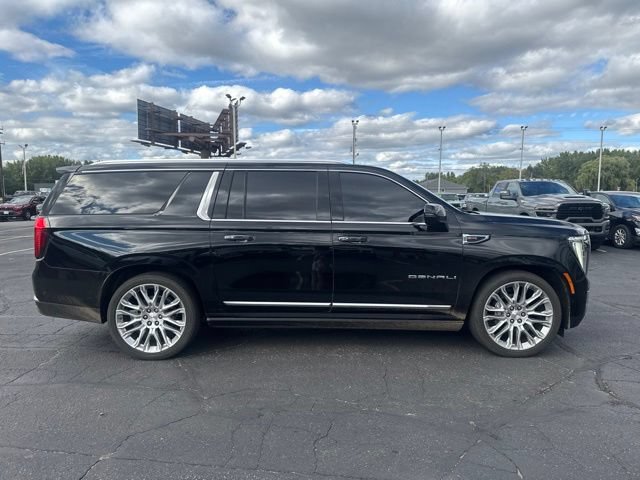 Used 2025 GMC Yukon XL Denali w/ Denali Reserve Package AWD/4WD image 12