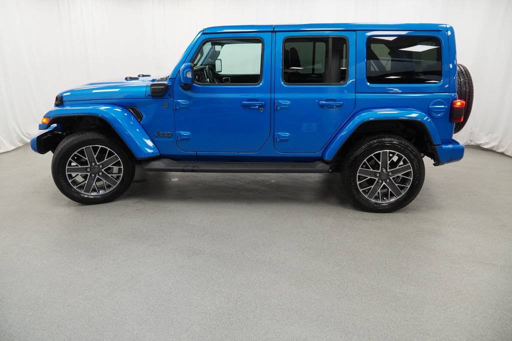 Used 2023 Jeep Wrangler Unlimited Sahara AWD/4WD image 15