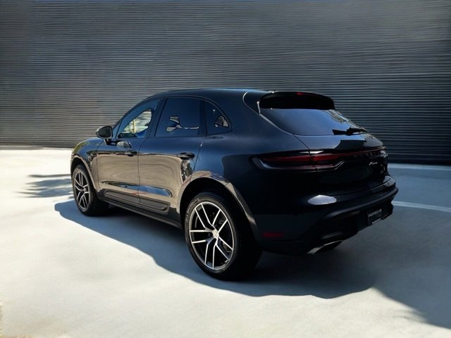 Certified 2025 Porsche Macan image 3
