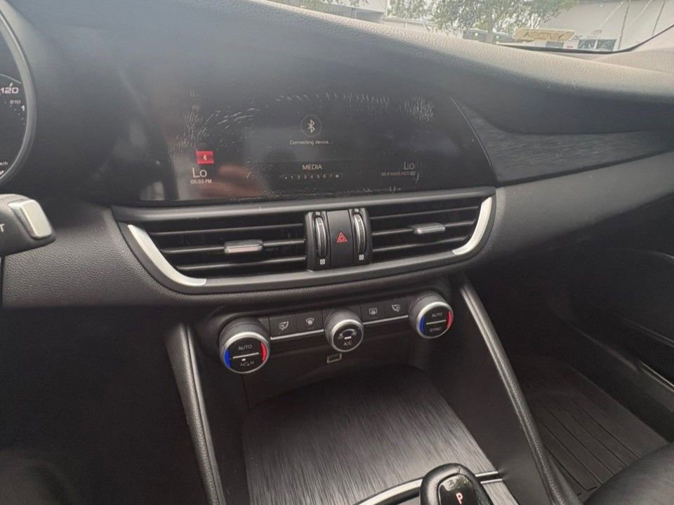 Used 2019 Alfa Romeo Giulia RWD image 4