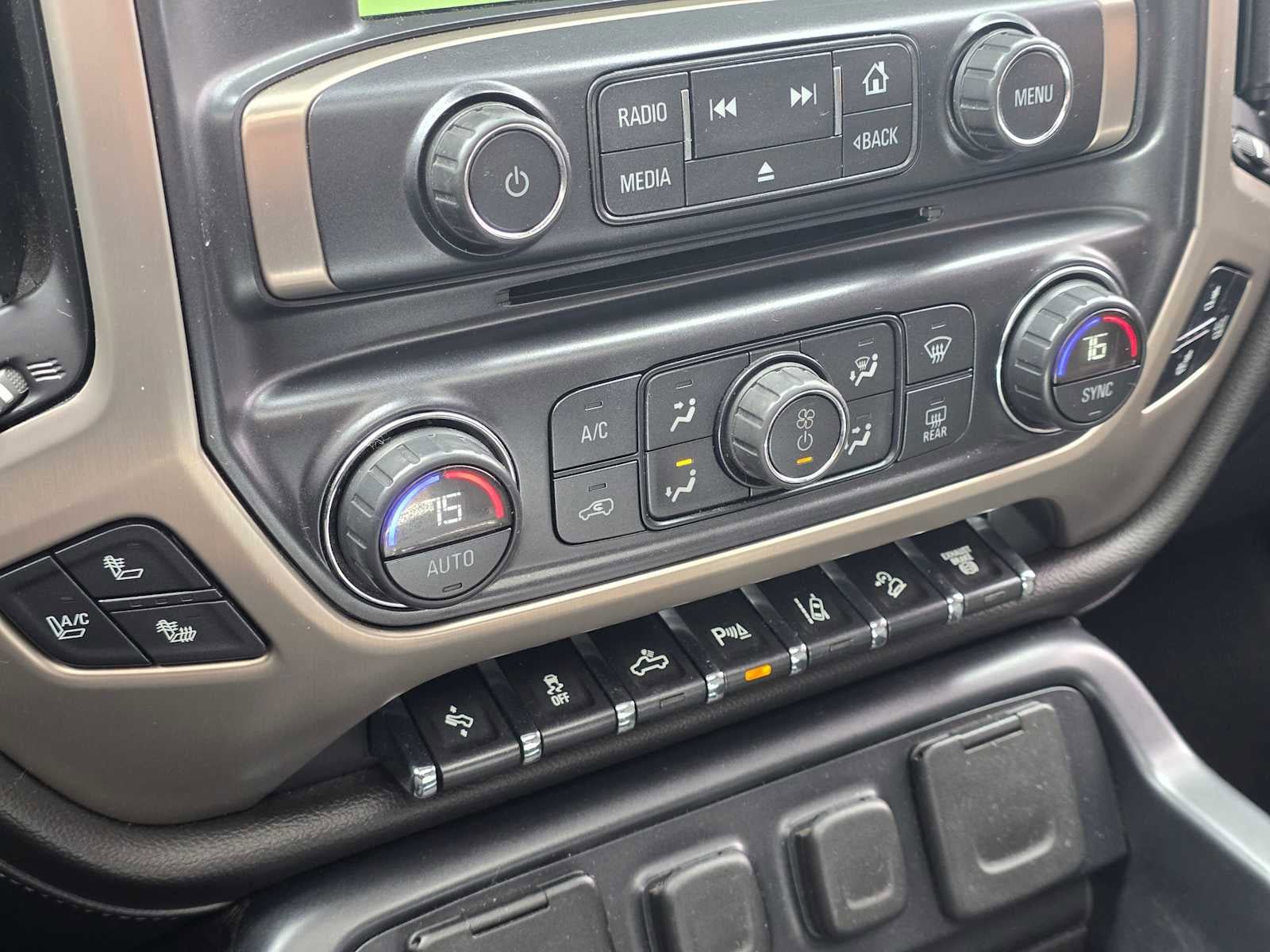 Used 2015 GMC Sierra 2500 Denali w/ Duramax Plus Package AWD/4WD image 28