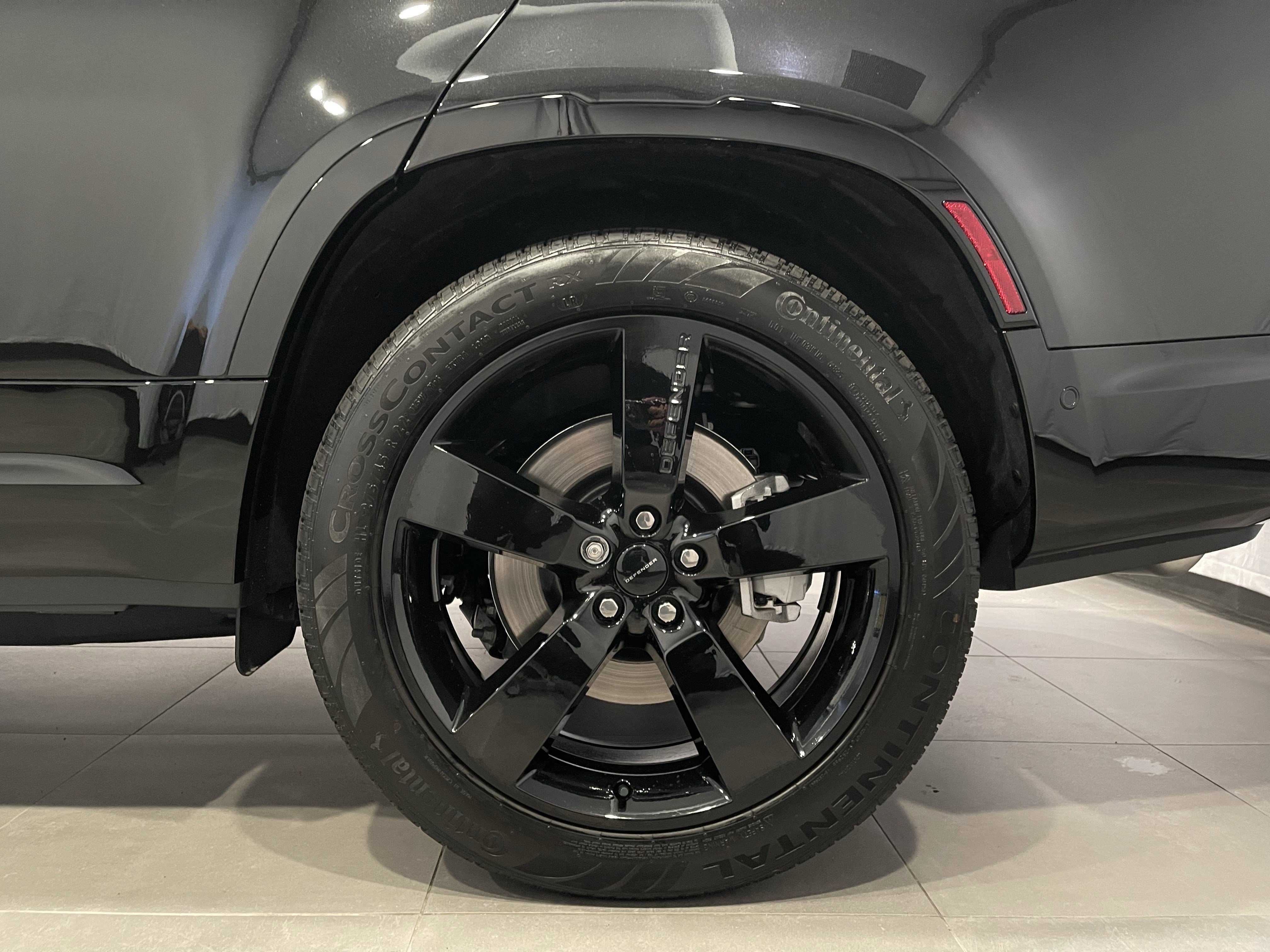 Used 2026 Land Rover Defender 130 X-Dynamic SE image 8