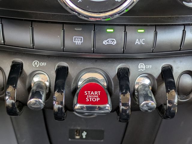 Used 2022 MINI Cooper 4-Door Hardtop w/ Storage Package FWD image 23