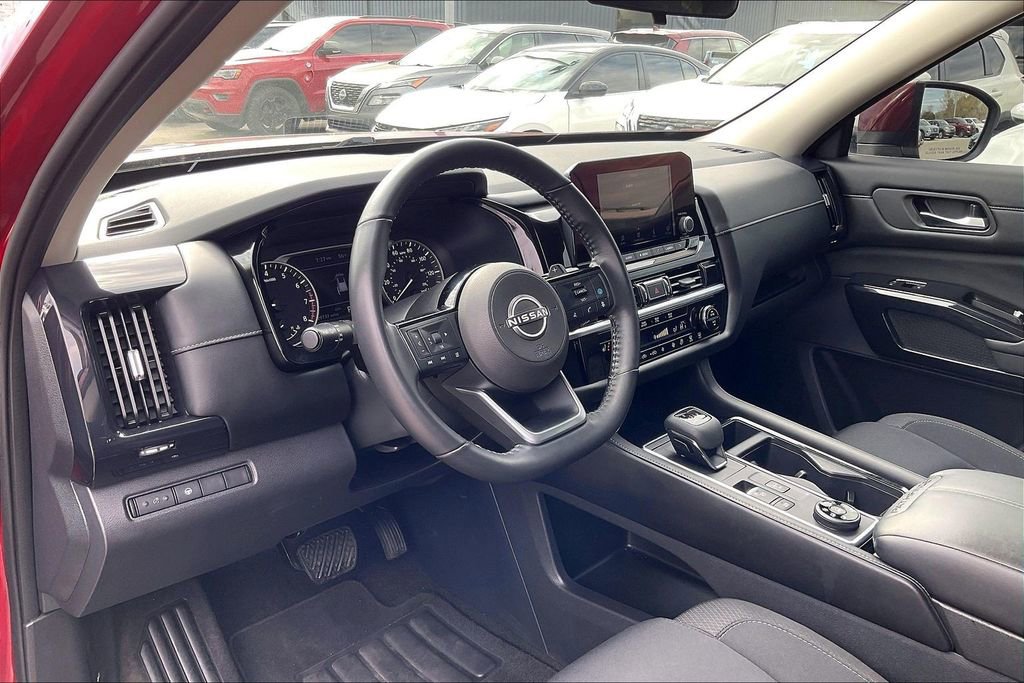 Used 2022 Nissan Pathfinder SV AWD/4WD image 18