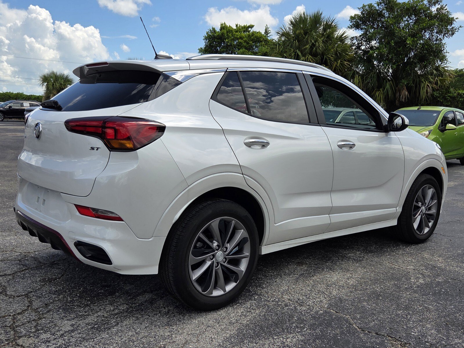 Used 2022 Buick Encore GX Select w/ Sport Touring Package FWD image 5