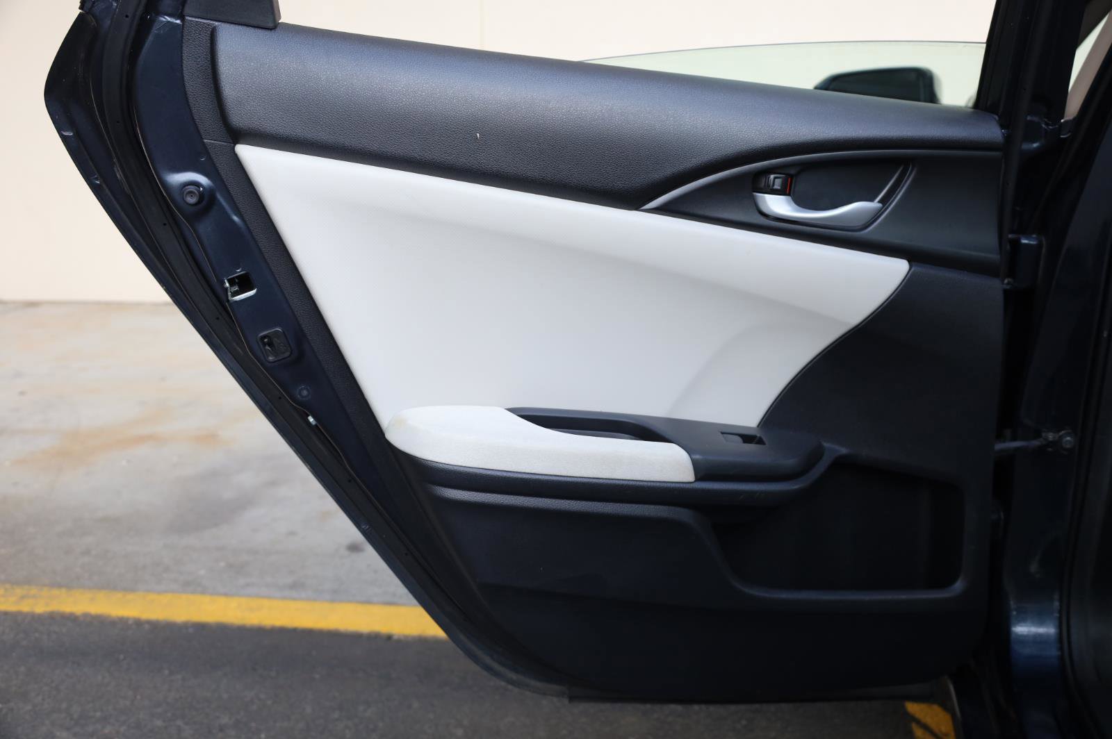 Used 2019 Honda Insight EX image 16