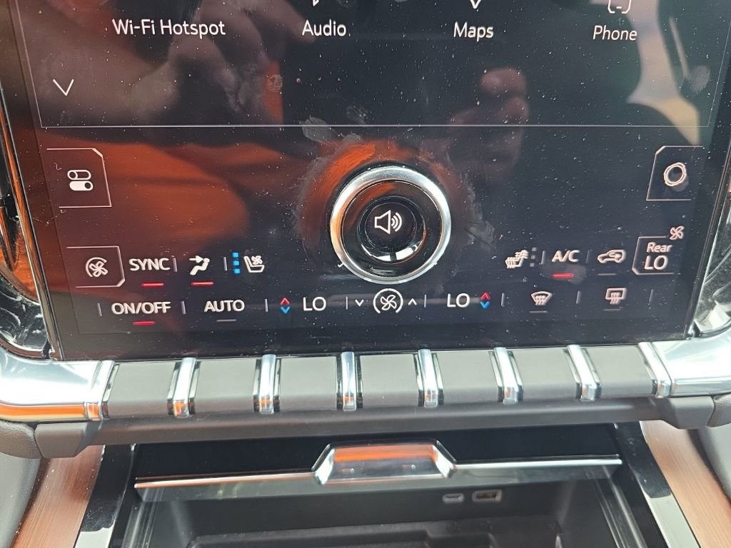 Used 2025 GMC Yukon XL Denali w/ Sun & Power Step Package image 23